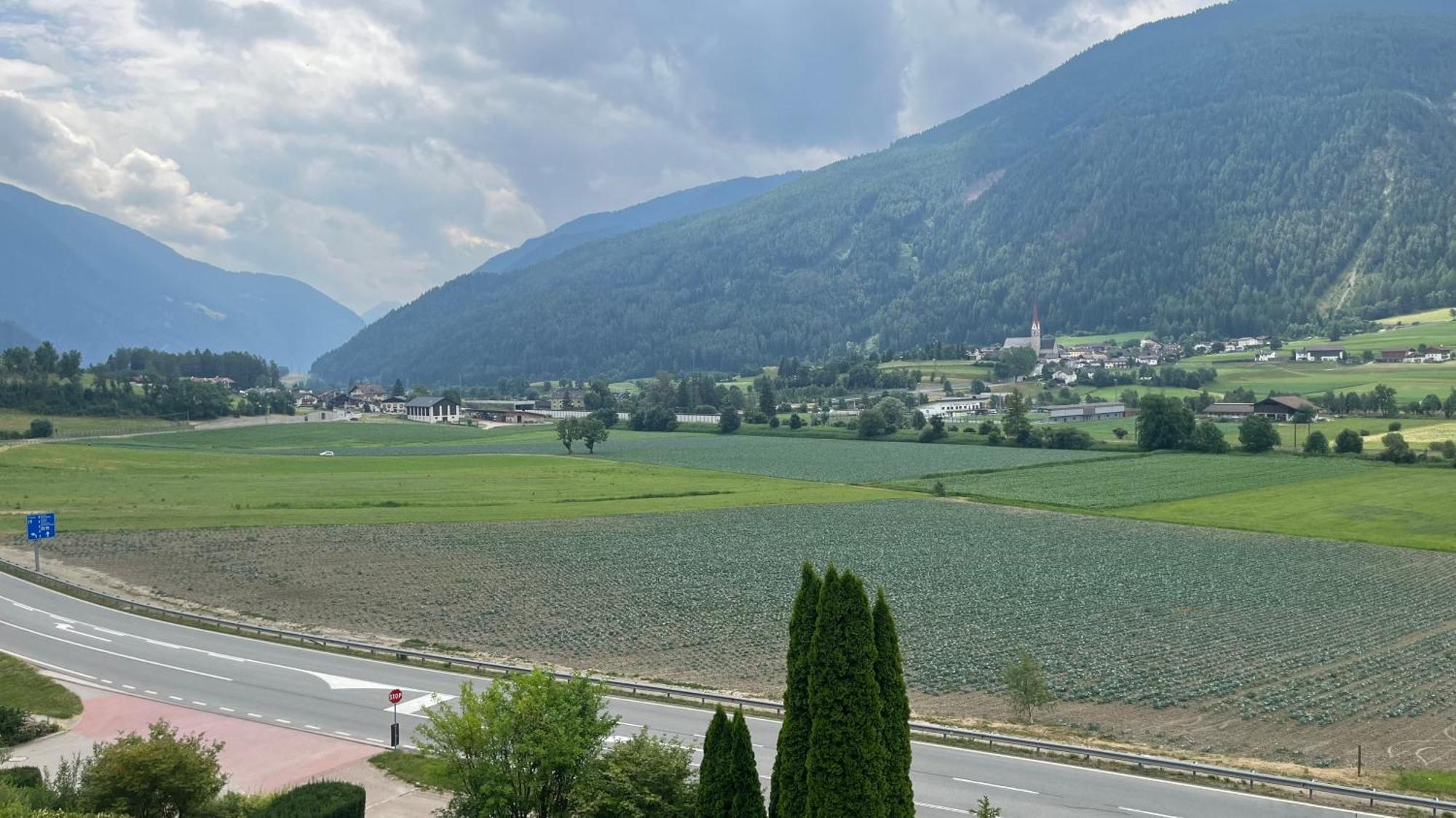 Hotel Saxl Campo di Trens Exteriör bild