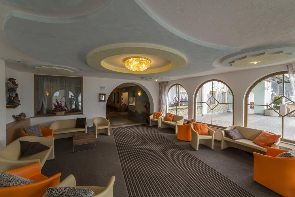 Hotel Saxl Campo di Trens Exteriör bild